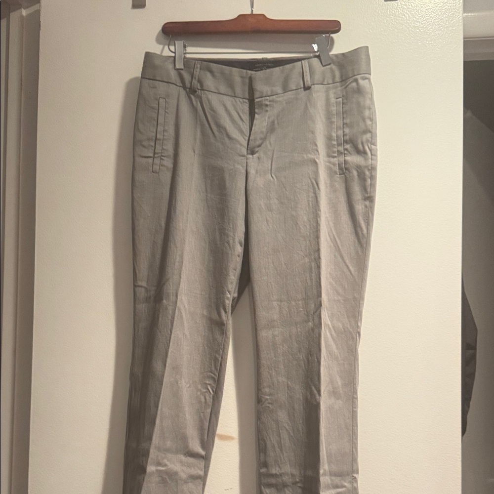 Gently worn ladies Banana Republic stretch cuffed cotton pant inseam 31